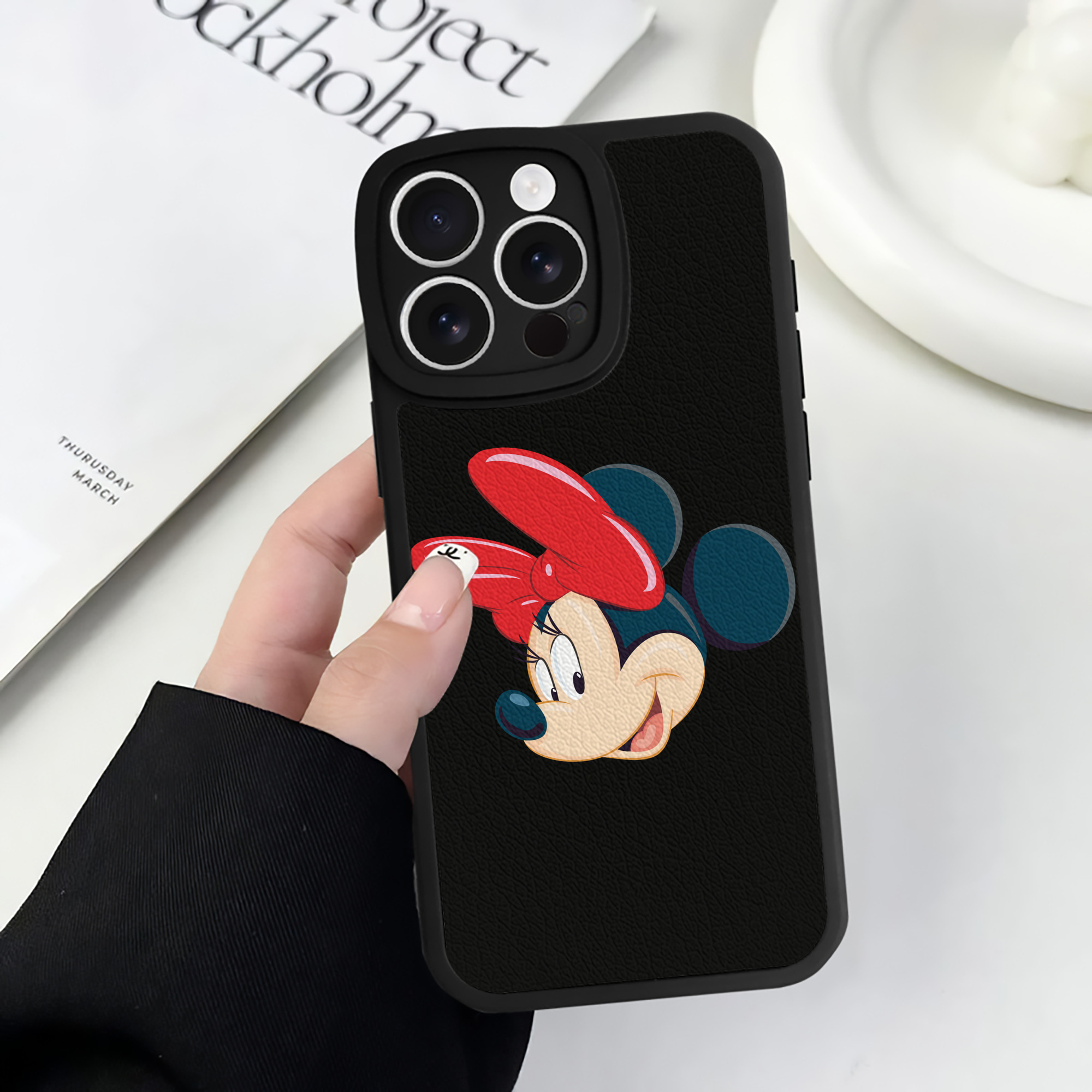 （画像用） ミッキーマウス Mickey Mouse 【iPhone 16シリーズ対応】シリコンスマホケース（レザー調） 材質：シリコン